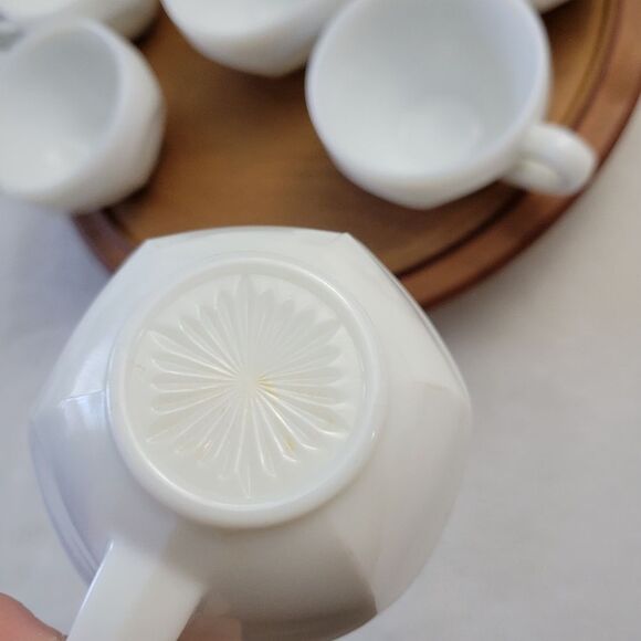 VINTAGE ✨️ Milk Glass Punch Tea Cups (8) - Picture 4 of 7